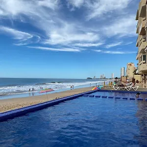Marina Del Sol Directly On The Ocean 102 Mazatlan